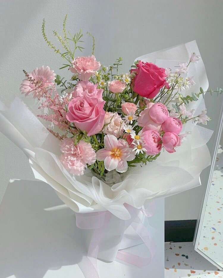 What Flowers Should You Give for Birthdays, Anniversaries, and Holidays? A Guide to Popular Floral Gift Choices